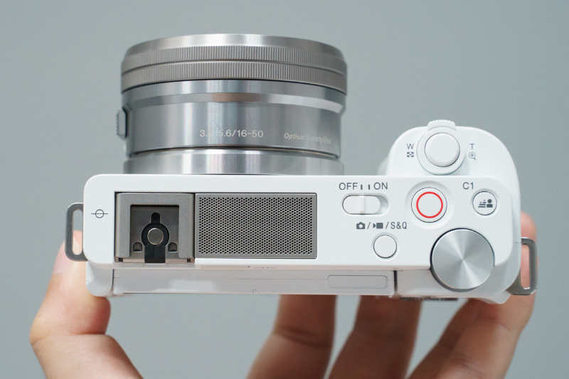 本体に3指向性カプセルマイクを内蔵