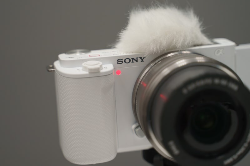 前面に赤いレコーディングランプを搭載