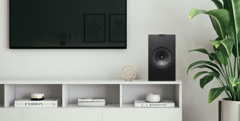 「Q350」2-wayブックシェルフスピーカー<br>価格は74,800円、カラーはblack/white/walnut