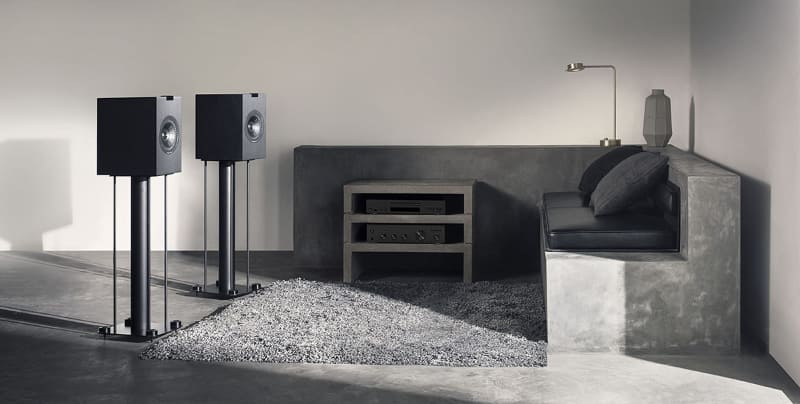 「Q150」2-wayブックシェルフスピーカー<br>価格は62,700円、カラーはblack/white/walnut