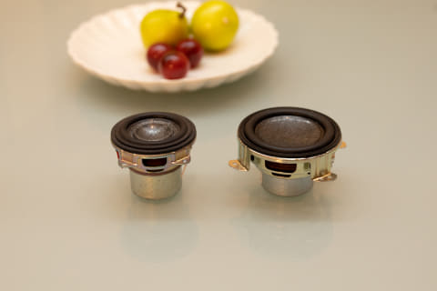 ソニー、音楽連動で光が揺れるグラスサウンドスピーカー。約3.9万円