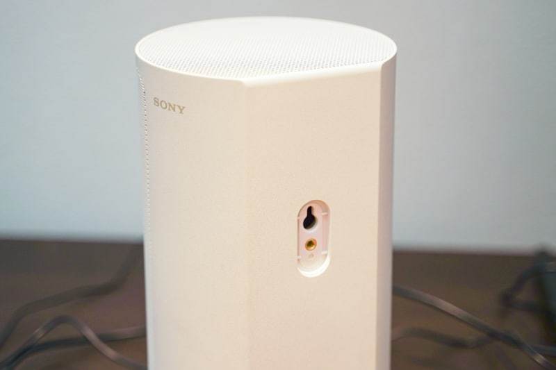 スピーカーは壁掛け設置も可能