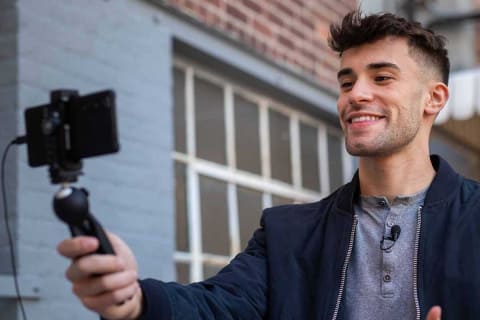 ゼンハイザー、Vlogに最適なピンマイク。スマホクランプ&三脚セットも