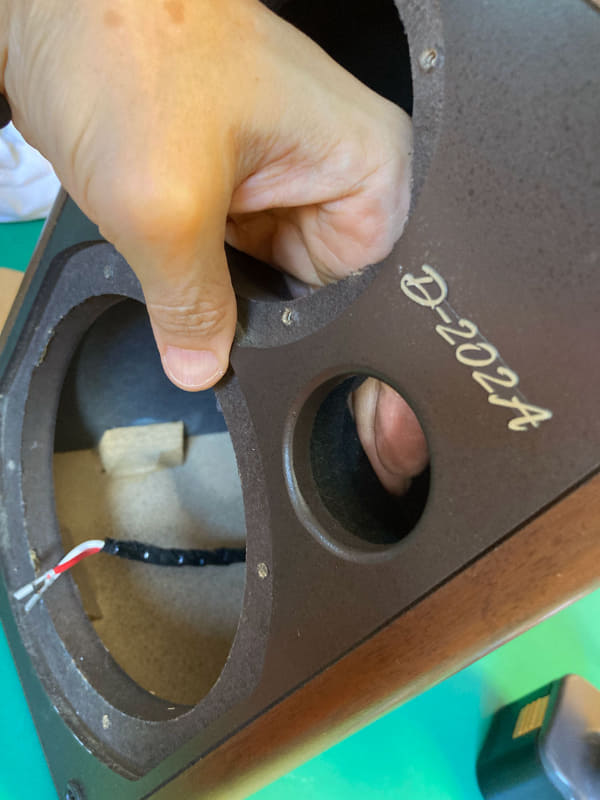 奥行きが極端に浅いダクト