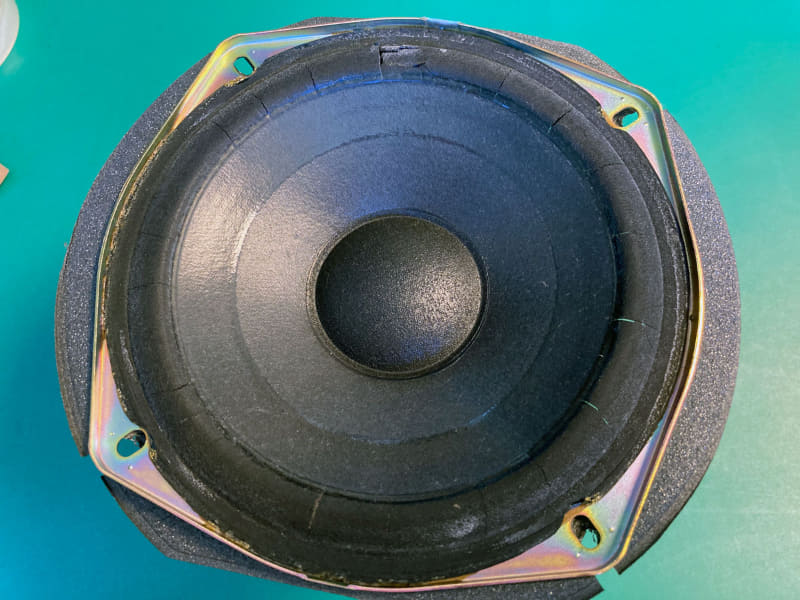 裏のボルトとフランジを外した状態