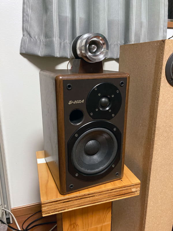 コレが現在の最新の姿。上に乗ってる“スーパーツイーター”のお話はまたの機会に♪