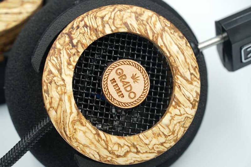 ハウジングに麻を使っているのが特徴