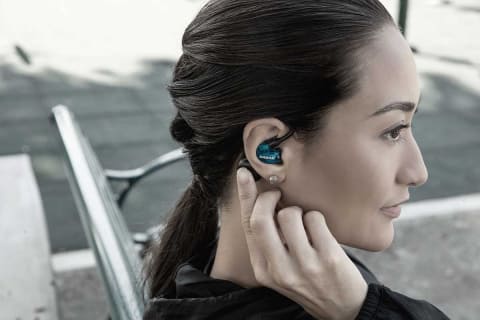 【美品】SHURE AONIC 215 GEN2 ワイヤレス AONIC 215 Gen 2 - True Wireless Sound Isolating Earphones