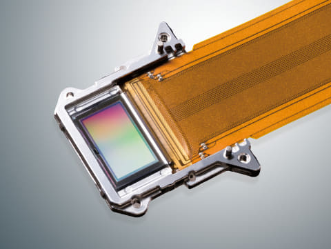 ビクター、世界初8K60p/4K120p対応レーザープロジェクタ。125万円から