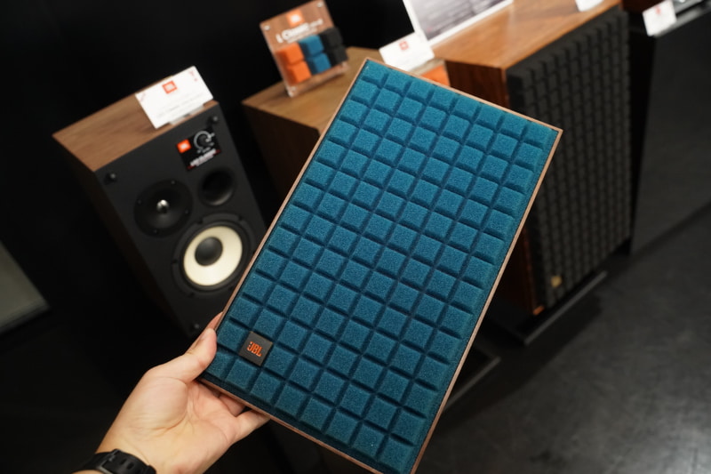 Quadrex Foamフロントグリルのダークブルー