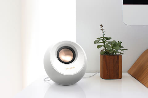 USB-C1本で給電&オーディオ再生できる白い球体スピーカー - AV Watch