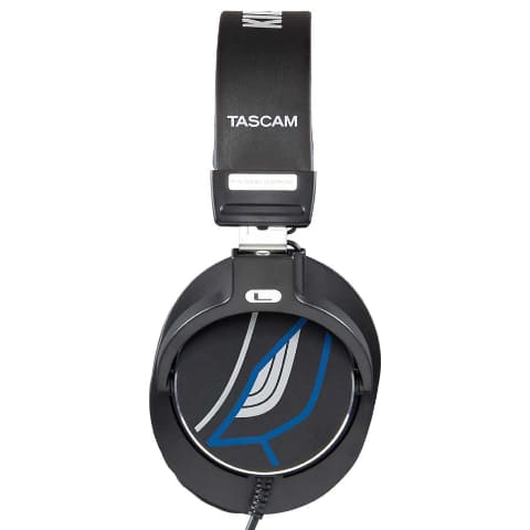 キルラキル」×TASCAMヘッドフォン。纏と鬼龍院の2デザイン - AV Watch