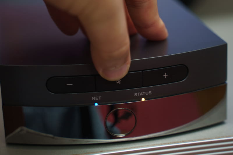 アナログ音声入力端子を使う時は、MUTEボタンを約3秒長押しする