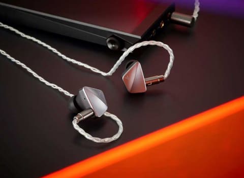 AK初のオリジナルIEM「AK ZERO1」。平面駆動、BA、DDの3ドライバ - AV