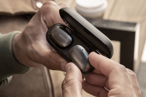 Shure初の一体型完全ワイヤレス「AONIC FREE」 - AV Watch