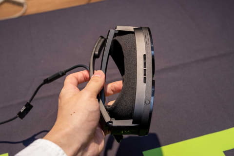 メガネのように折りたためる“VRグラス”「VIVE Flow」 - AV Watch