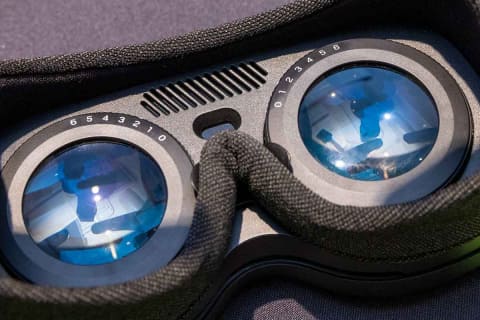 メガネのように折りたためる“VRグラス”「VIVE Flow」 - AV Watch