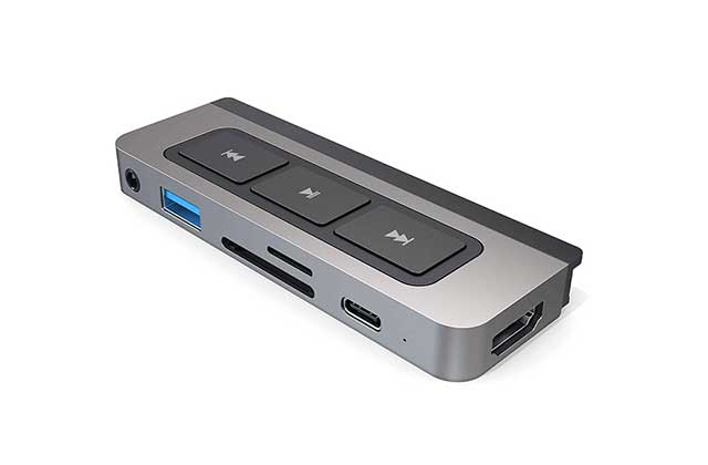 再生/停止や曲戻し、曲送りの物理ボタンを備える