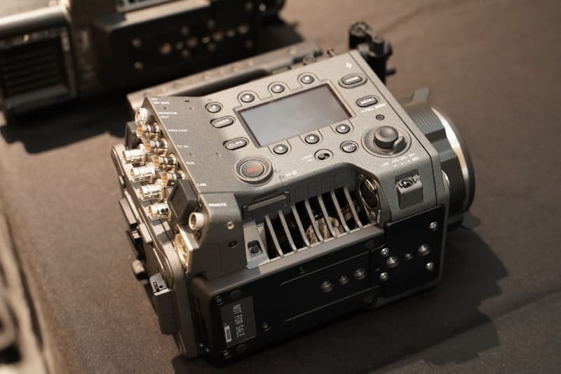 本体だけで安定して8K撮影をするため、VENICE 2では放熱機構も進化している