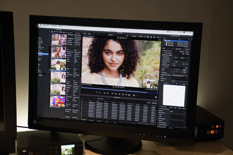 8K撮影したデータを4Kにダウンスケーリング表示しているところ。髪の毛や服の皺など、細かな情報量の多さは圧巻で、4K表示でもその情報量は伝わってくる