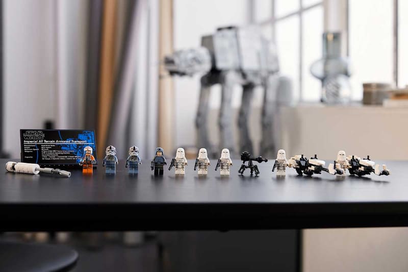 9体のミニフィグとアクセサリーが付属