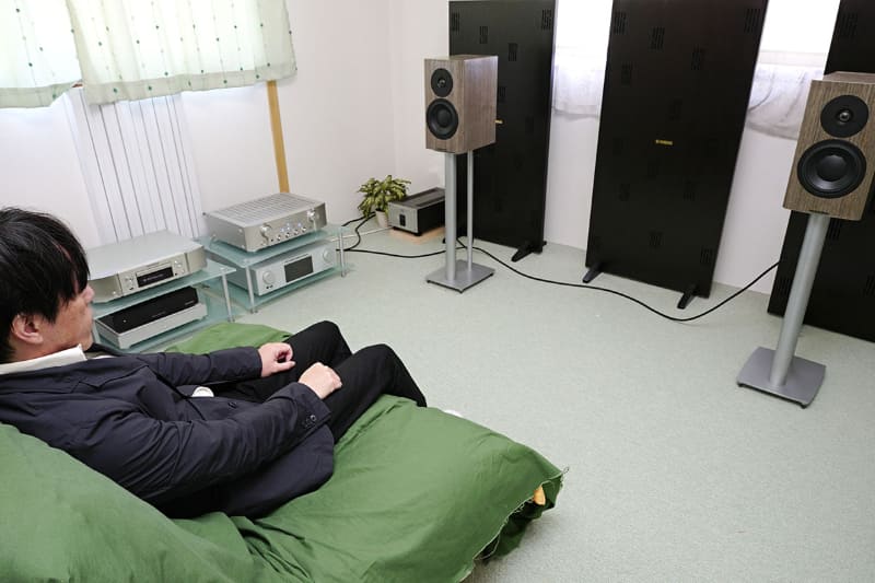 ブックシェルフスピーカーでサウンドをチェック