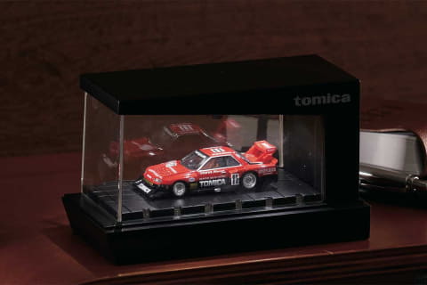 トミカを映画のワンシーンのように飾れるディスプレイケース - AV Watch