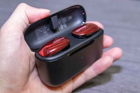 【ユニット交換済】SHURE AONIC FREE ワイヤレスイヤホン 赤 SHURE AONIC FREE。音・遮音性・利便性をハイレベルで実現した