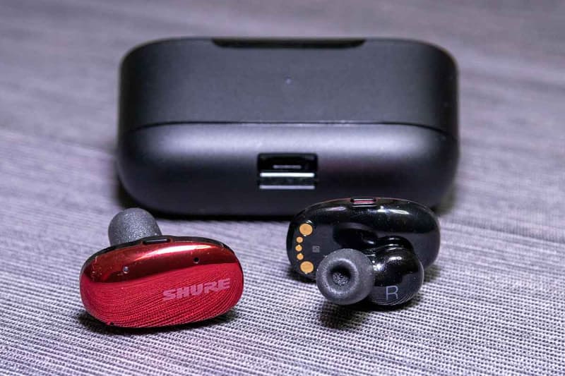 「AONIC FREE」。今回はクリムゾンレッドを試用した