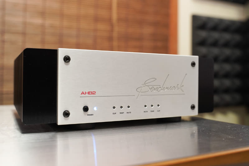 Benchmarkのステレオパワーアンプ「AHB2」
