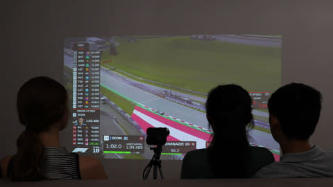 【2025新型モデル】デュアルモニター splay Splay｜画期的な2-in-1ポータブルディスプレイ&プロジェクター