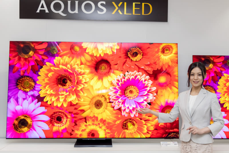 日本メーカー勢でミニLED×量子ドットを採用した液晶テレビを市場に初めて投入したのはシャープだった。2021年12月に新しい「AQUOS XLED」ブランドを立ち上げ、4Kと8Kの双方で、ミニLED×量子ドットモデルを展開している