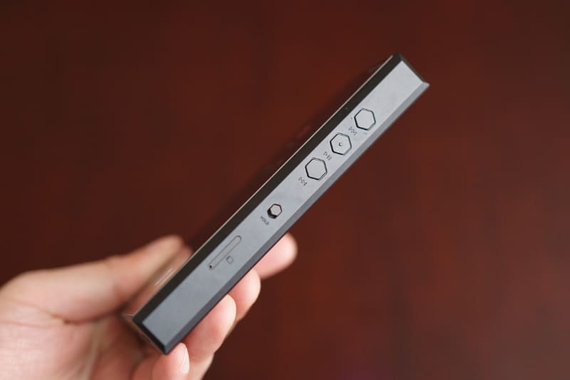 右側面の操作ボタン