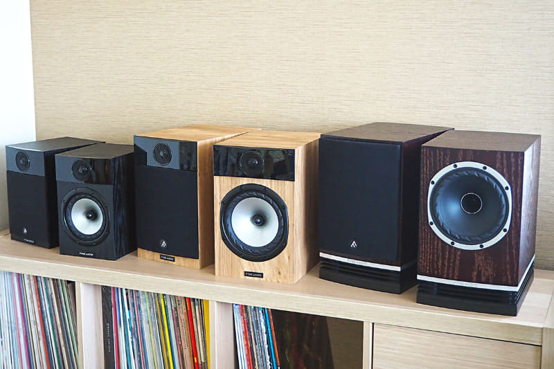 FYNE AUDIOのブックシェルフスピーカー。左からF300、F301、F500