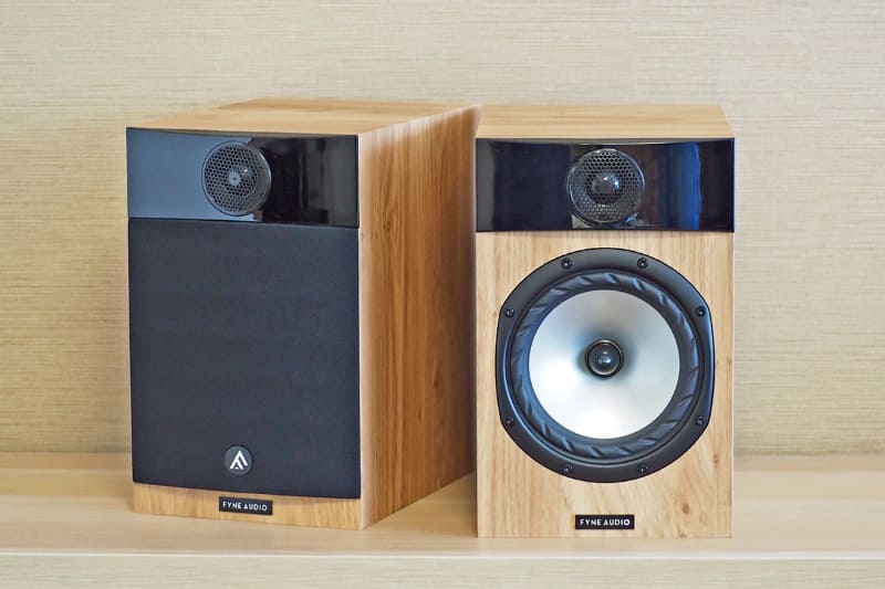 上位モデル「F301」