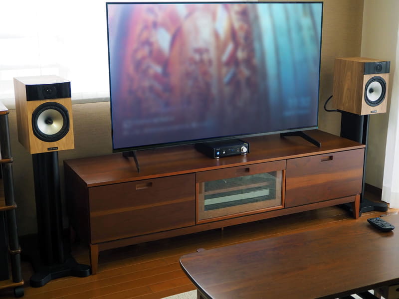 リビングのテレビ脇に、F301を設置