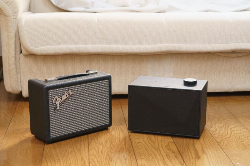 左からFenderの「INDIO」、ACRO BE100