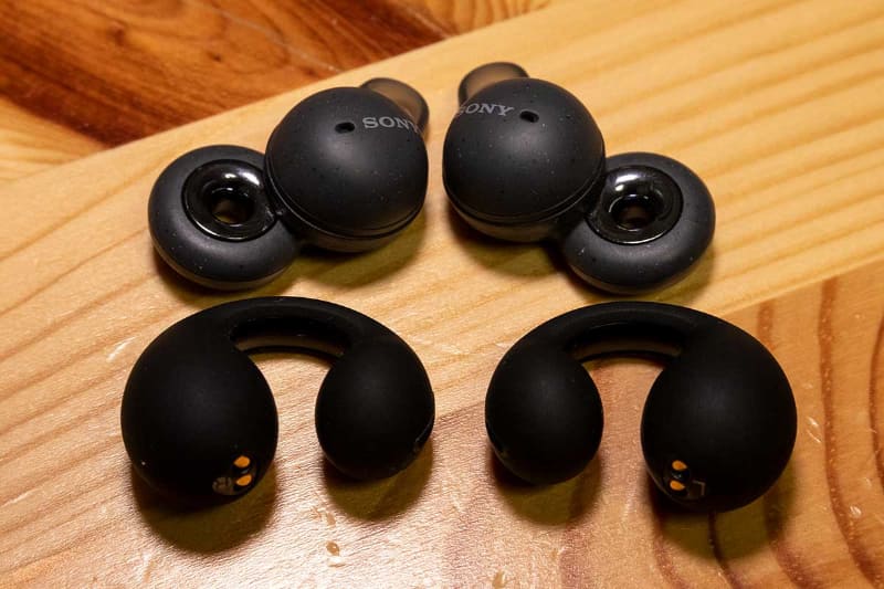 AM-TW01(手前)とLinkBuds(奥)を並べたところ