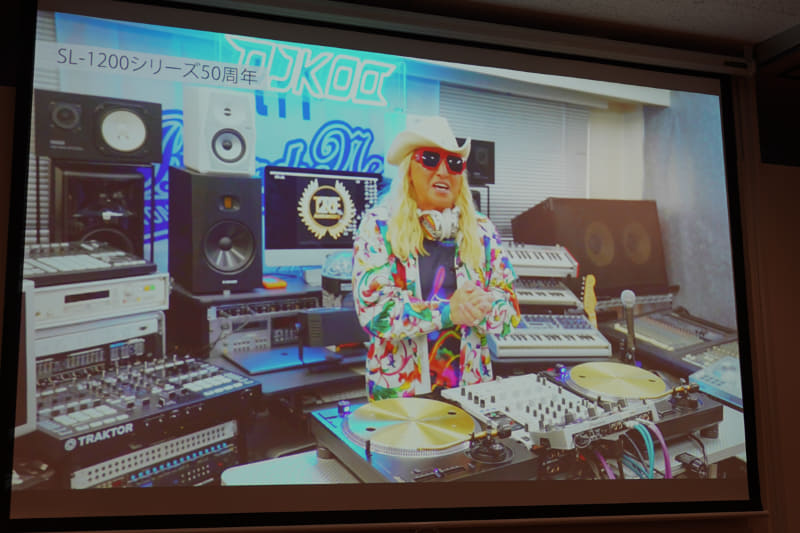 DJ KOOさんがビデオメッセージを寄せた