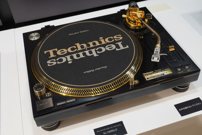 世界累計生産台数300万台達成を記念した限定モデル「SL-1200GLD」