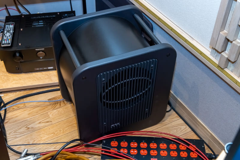 サブウーファーは「7360A」