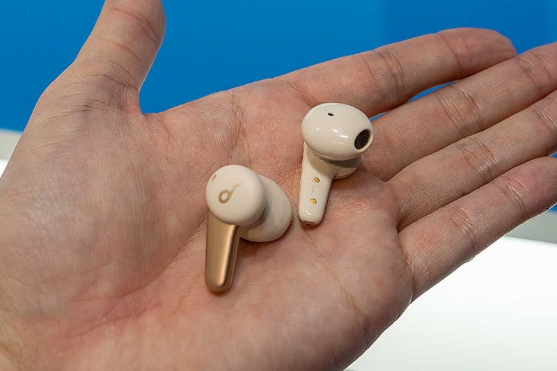 インナーイヤー型形状を採用