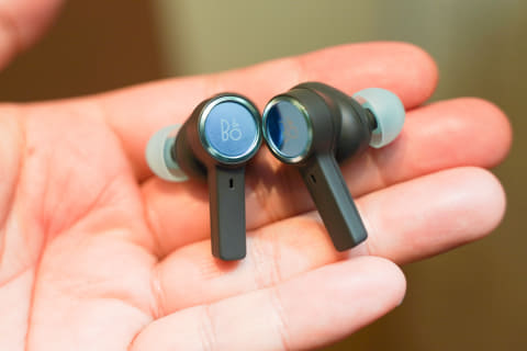 B&O、ANC搭載でスティック型の完全ワイヤレス「Beoplay EX」 - AV Watch