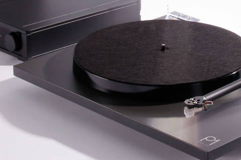 レコードをシンプルに楽しむオーディオ、Rega「System One」 - AV Watch