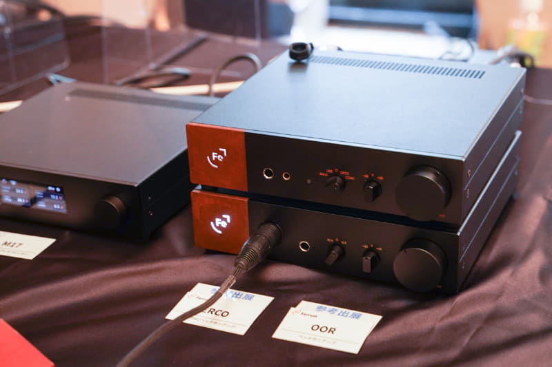 上段からFerrum AudioのDAコンバーター「ERCO」、ヘッドフォンアンプ「OOR」