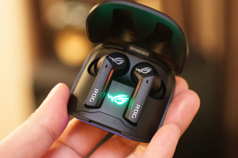 ROGロゴが七色に変化!