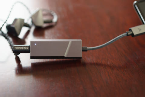 レビュー】DAPキラー登場!? スマホ直挿し高音質ミニDAC「AK HC2」が