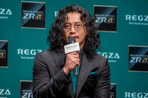 小栗旬、新レグザ映像エンジン“起動式”。「レグザのように進化していき
