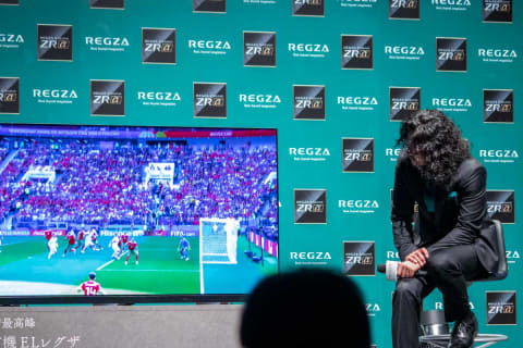 小栗旬、新レグザ映像エンジン“起動式”。「レグザのように進化していき