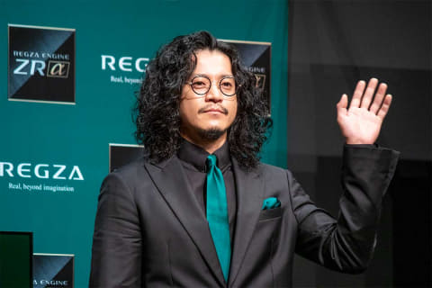 小栗旬、新レグザ映像エンジン“起動式”。「レグザのように進化していき